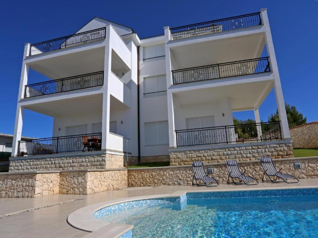 Lovely Apartment With Beautiful Pool Primošten Eksteriør bilde