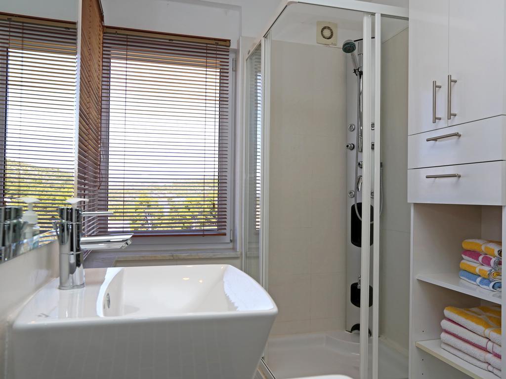 Lovely Apartment With Beautiful Pool Primošten Eksteriør bilde