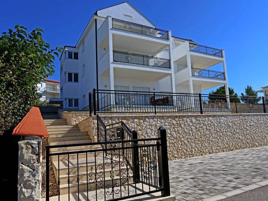 Lovely Apartment With Beautiful Pool Primošten Eksteriør bilde