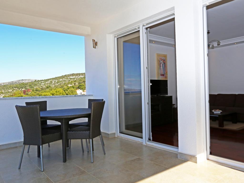 Lovely Apartment With Beautiful Pool Primošten Eksteriør bilde